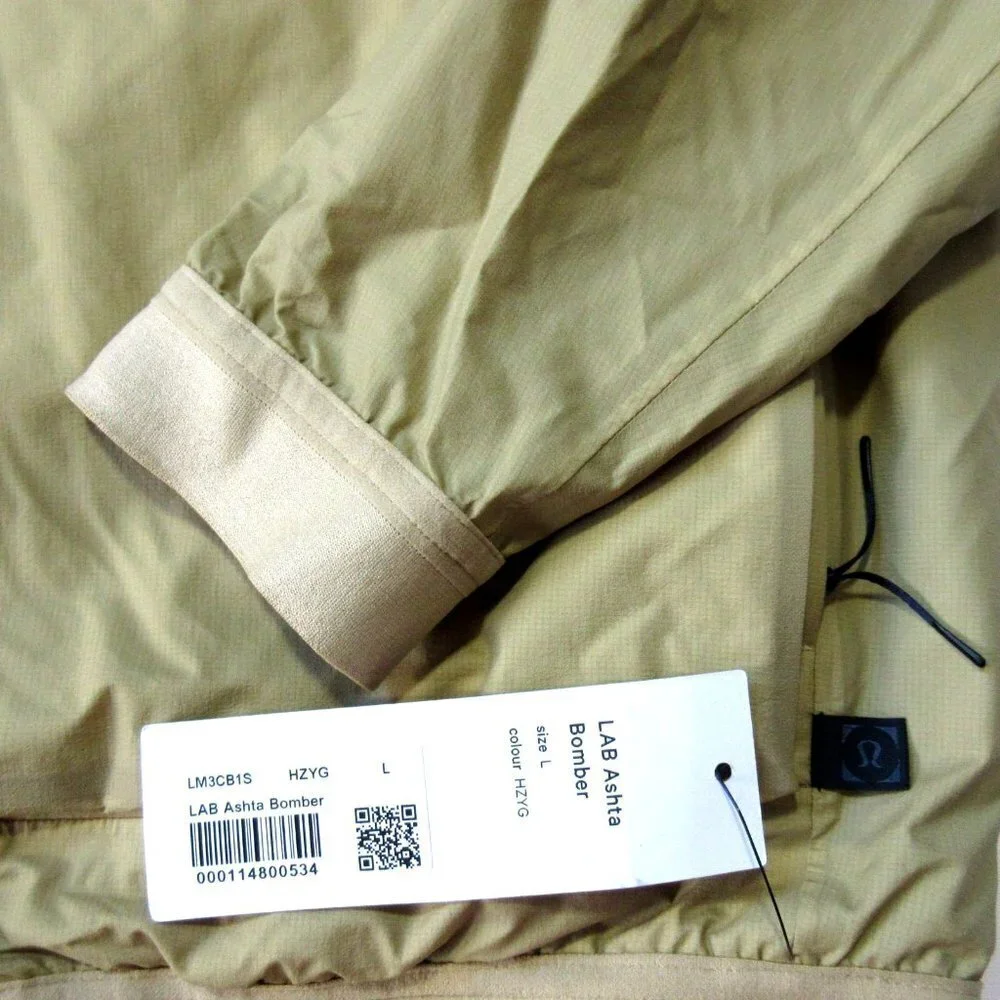 NWT Lululemon Lab Men's Astha Bomber in Hazy Gold Packable Jacket L - Picture 2 of 4